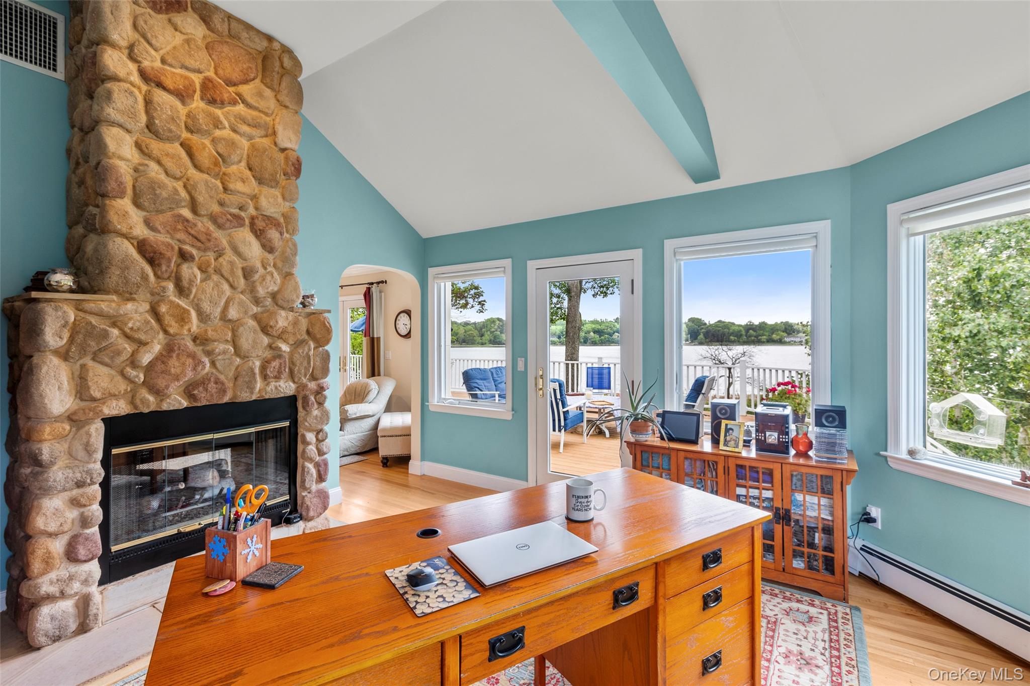 17 Youngs Lane, Setauket, NY 11733