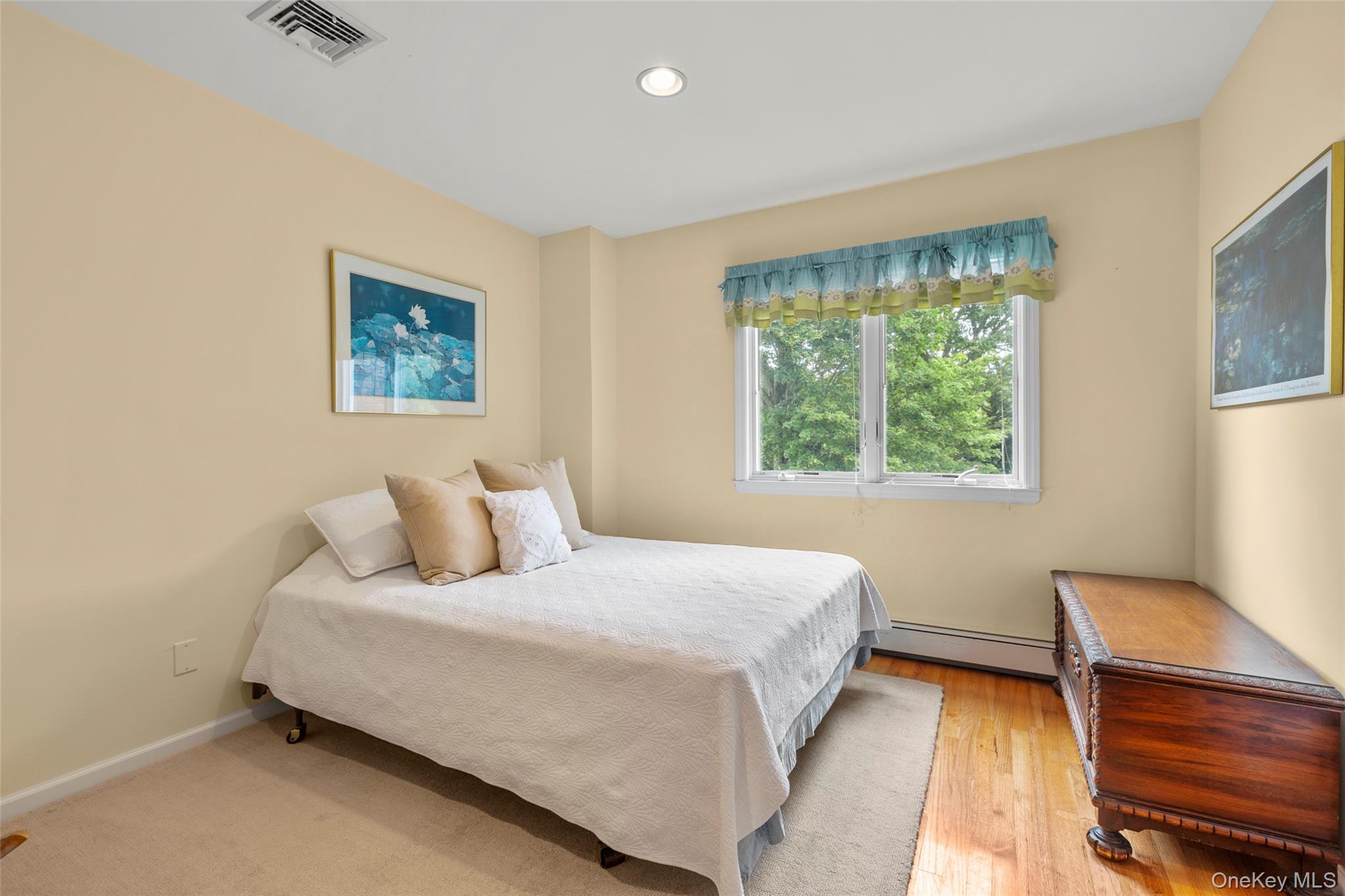 17 Youngs Lane, Setauket, NY 11733