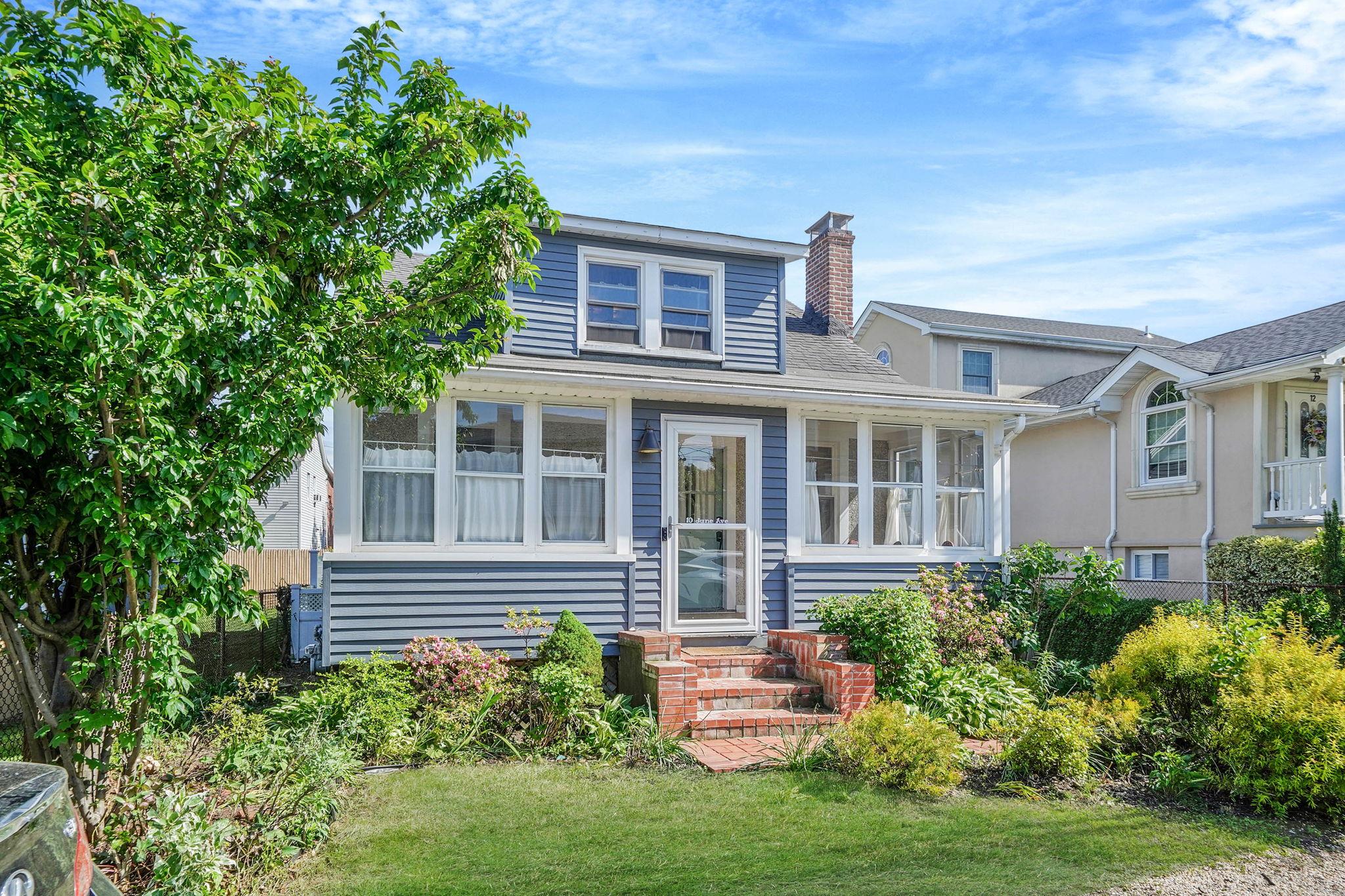 10 June Avenue, Bayville, NY 11709