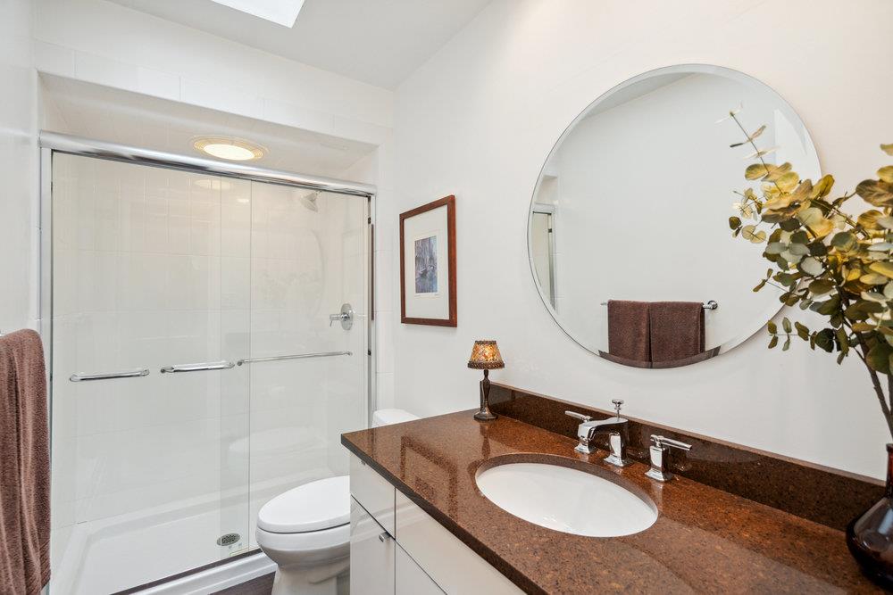 28 DEERINGWOOD Lane, Babylon, NY 11702