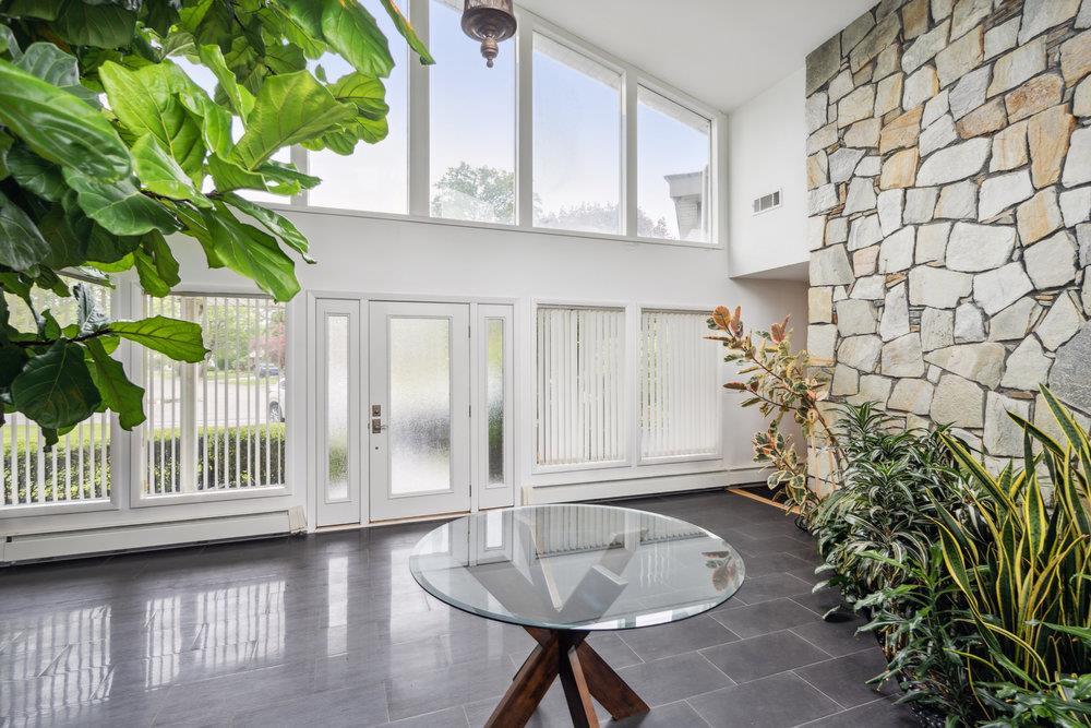 28 DEERINGWOOD Lane, Babylon, NY 11702