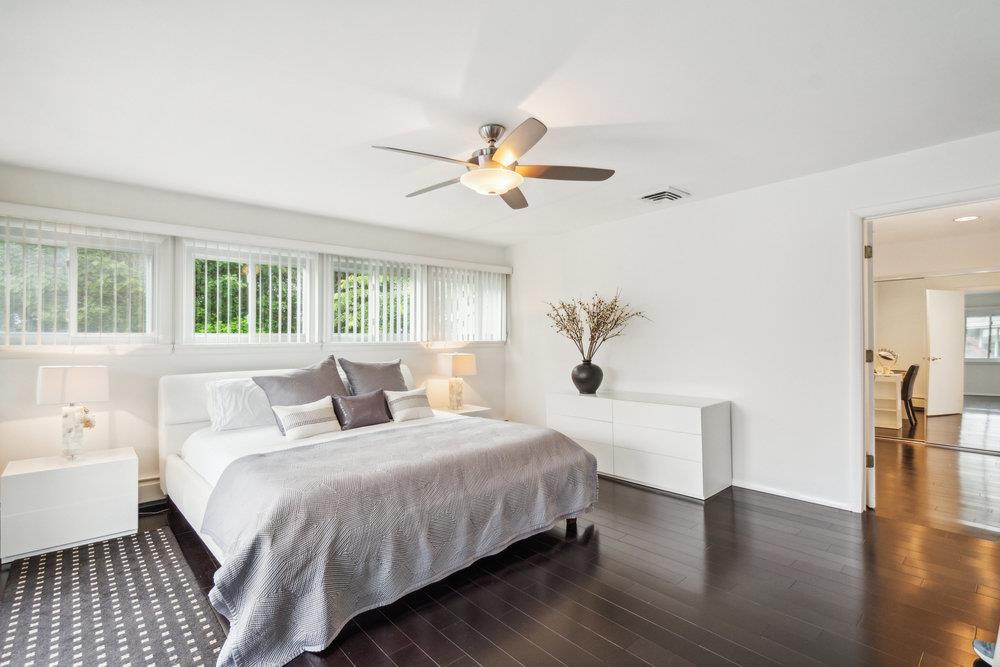 28 DEERINGWOOD Lane, Babylon, NY 11702