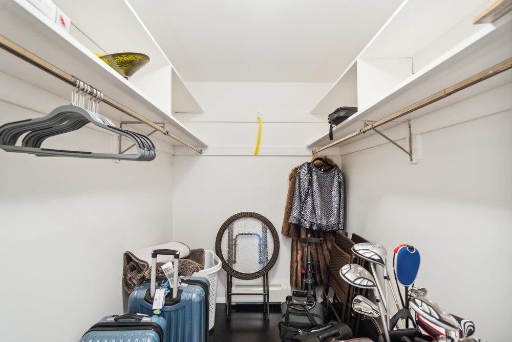 28 DEERINGWOOD Lane, Babylon, NY 11702