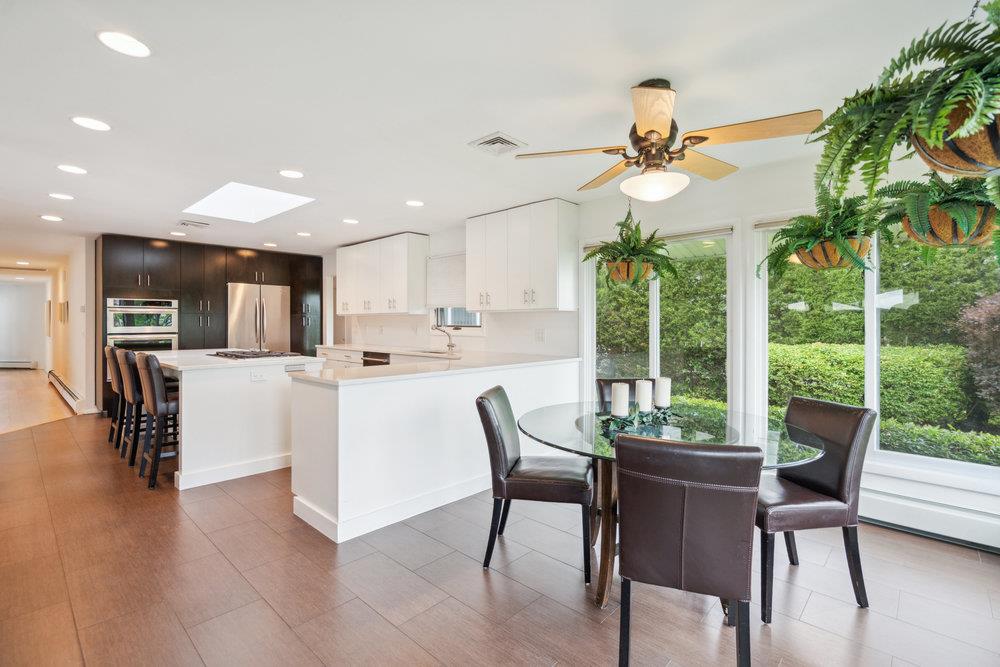 28 DEERINGWOOD Lane, Babylon, NY 11702