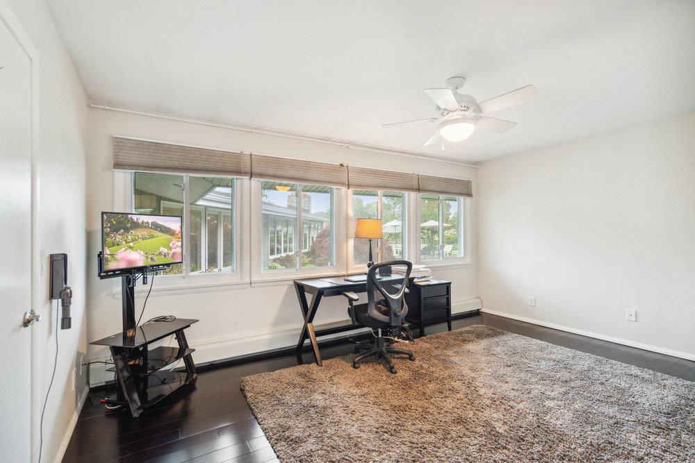 28 DEERINGWOOD Lane, Babylon, NY 11702