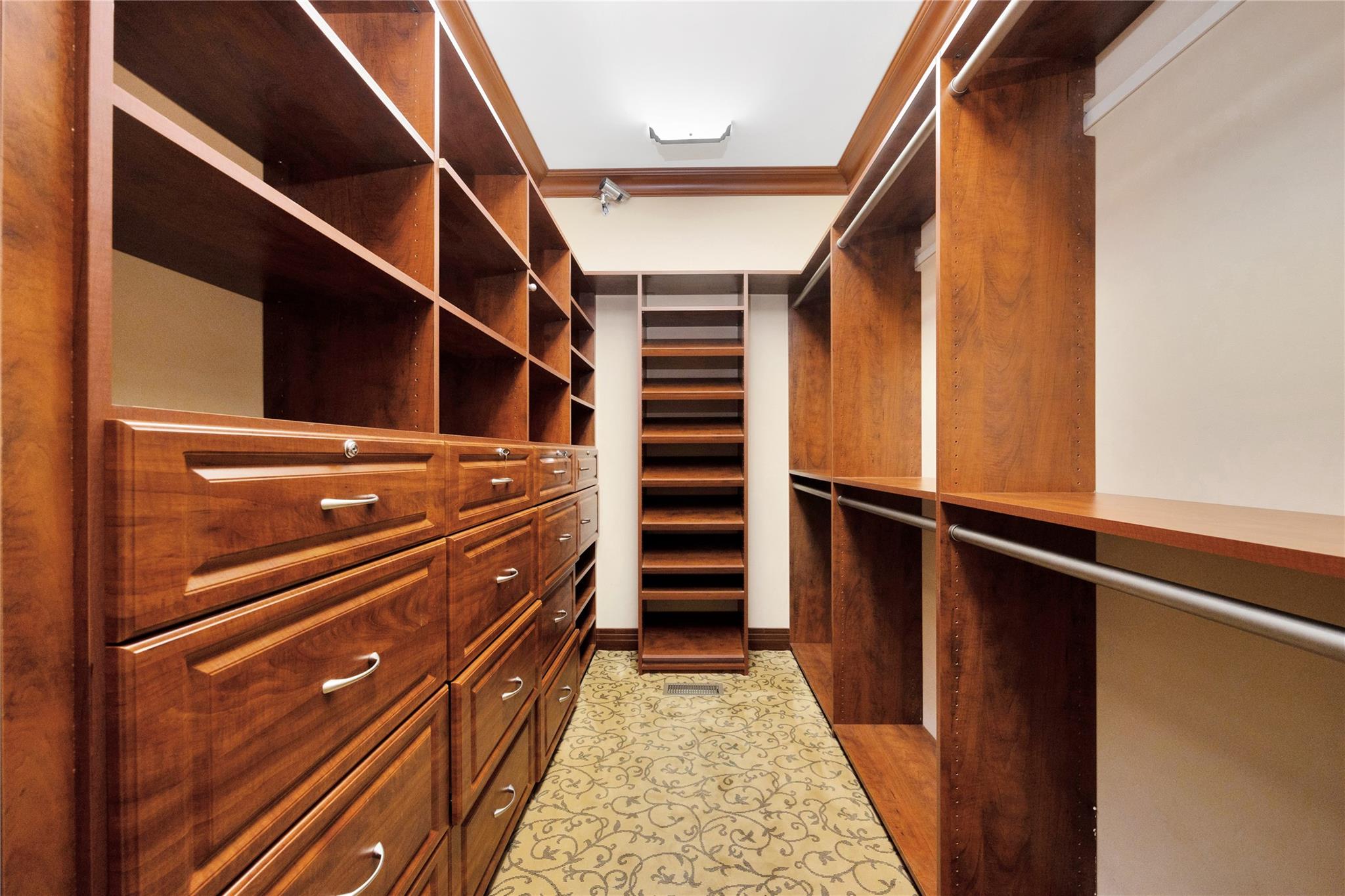 19 Holiday Pond Road, Jericho, NY 11753