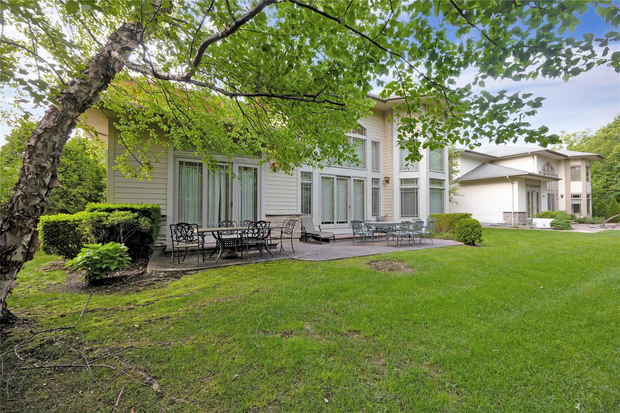 19 Holiday Pond Road, Jericho, NY 11753