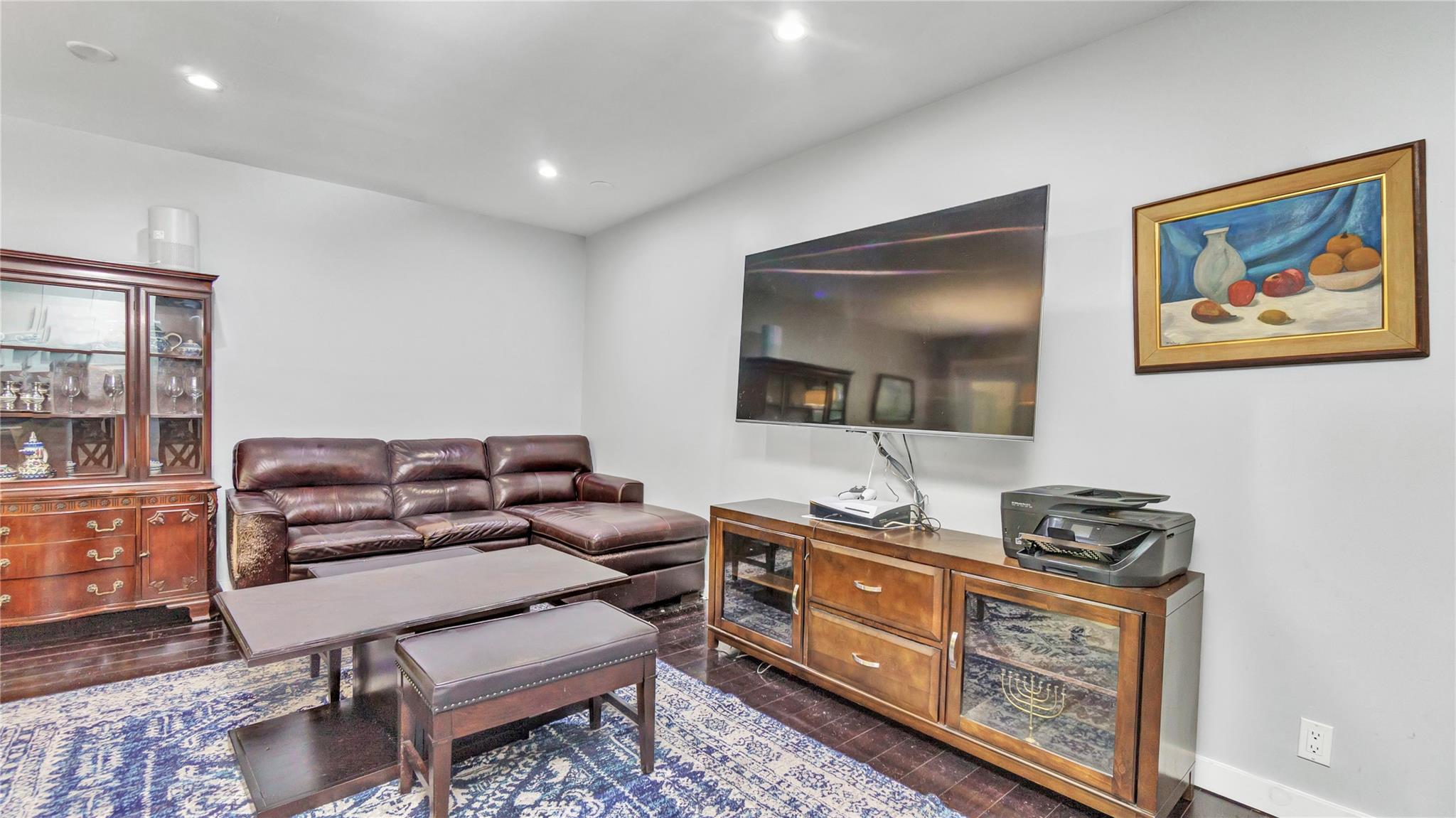 16 Stoner Avenue # 1F, Great Neck, NY 11021