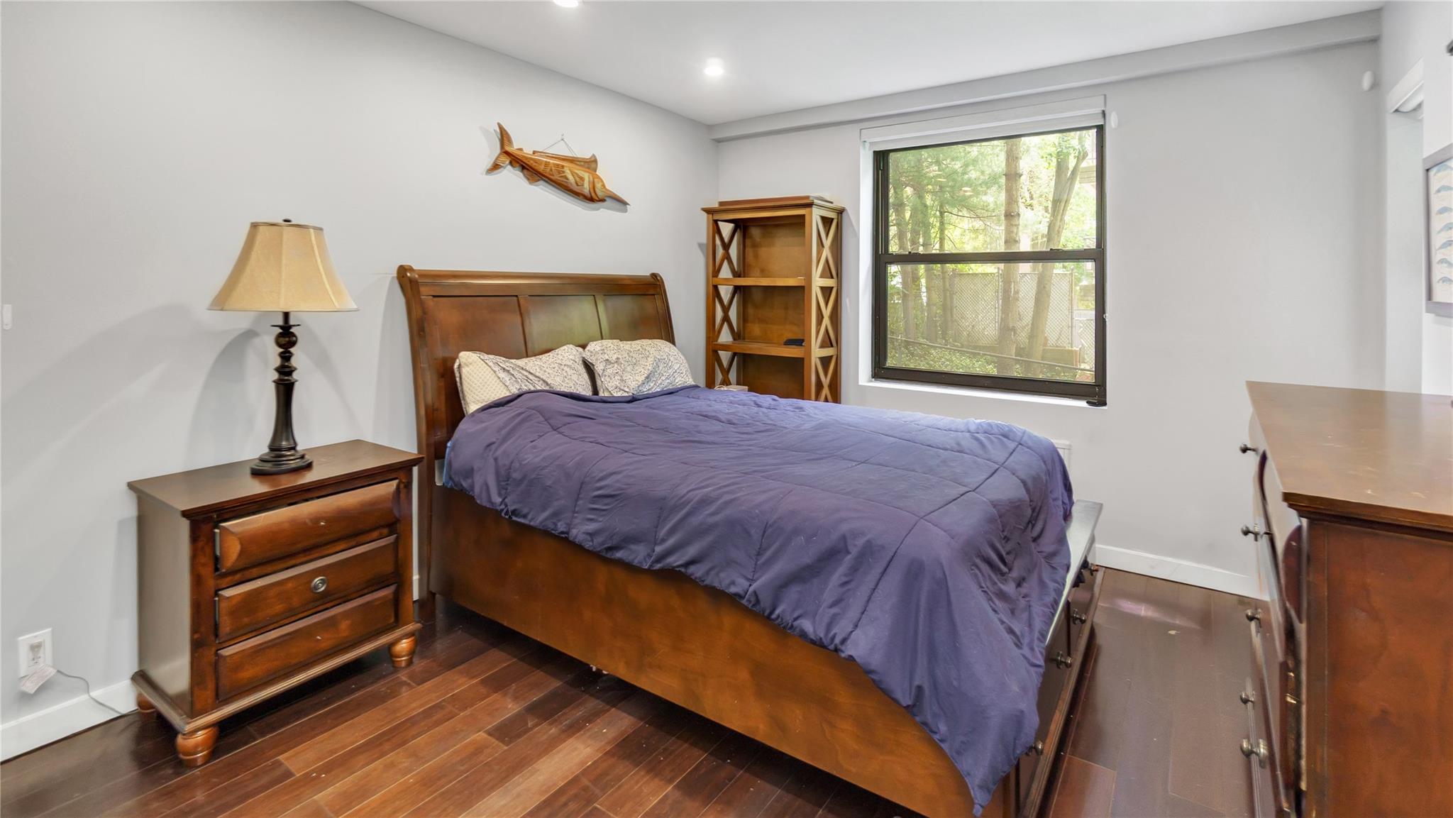 16 Stoner Avenue # 1F, Great Neck, NY 11021