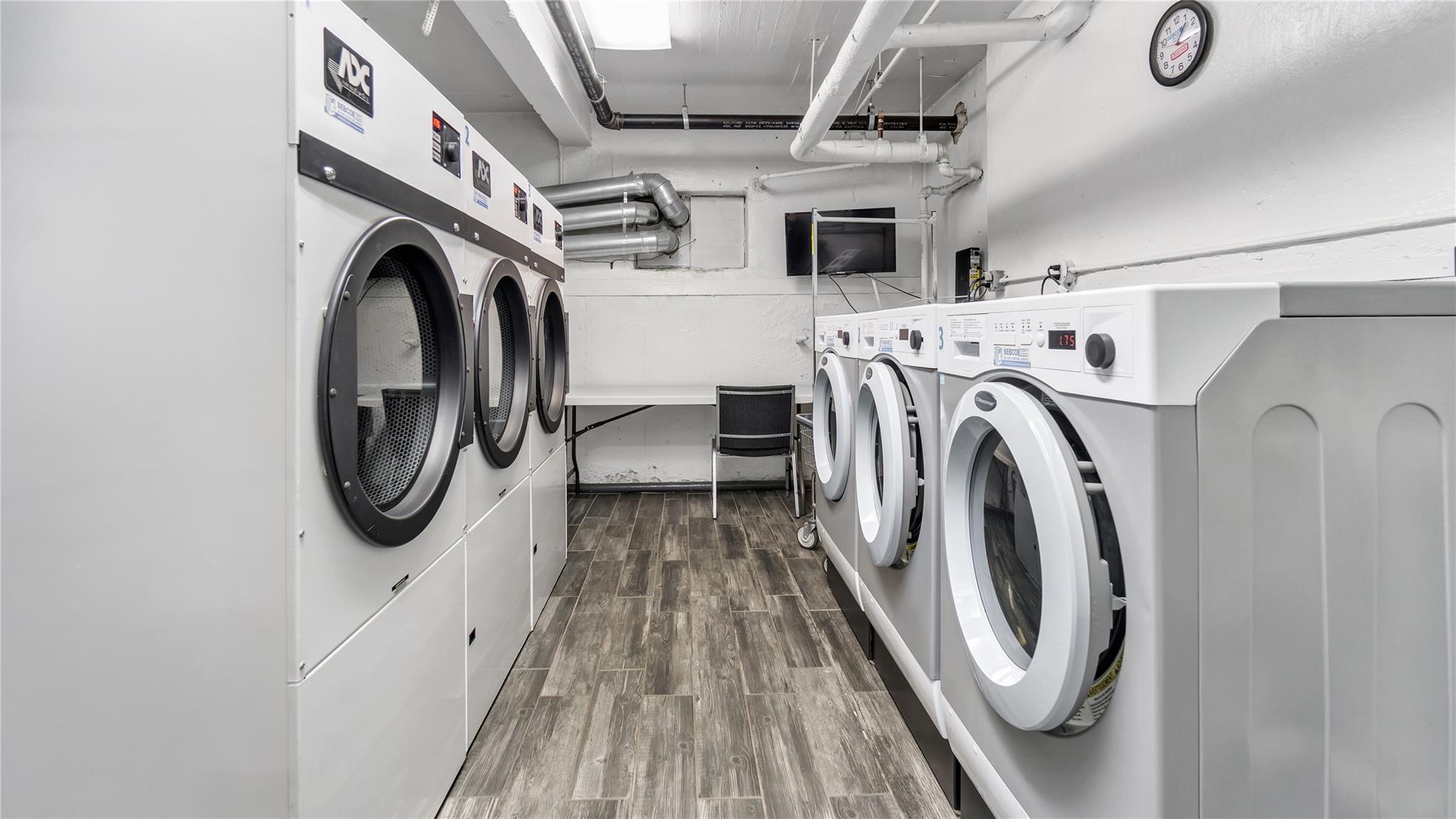 16 Stoner Avenue # 1F, Great Neck, NY 11021