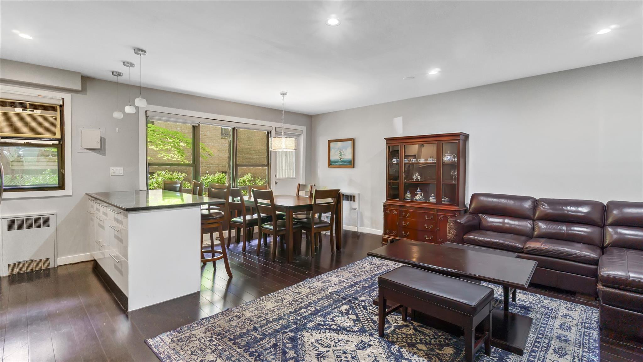 16 Stoner Avenue # 1F, Great Neck, NY 11021