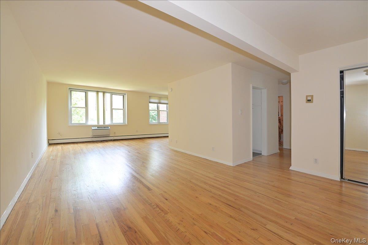 25 CANTERBURY Road # 3-T, Great Neck, NY 11021