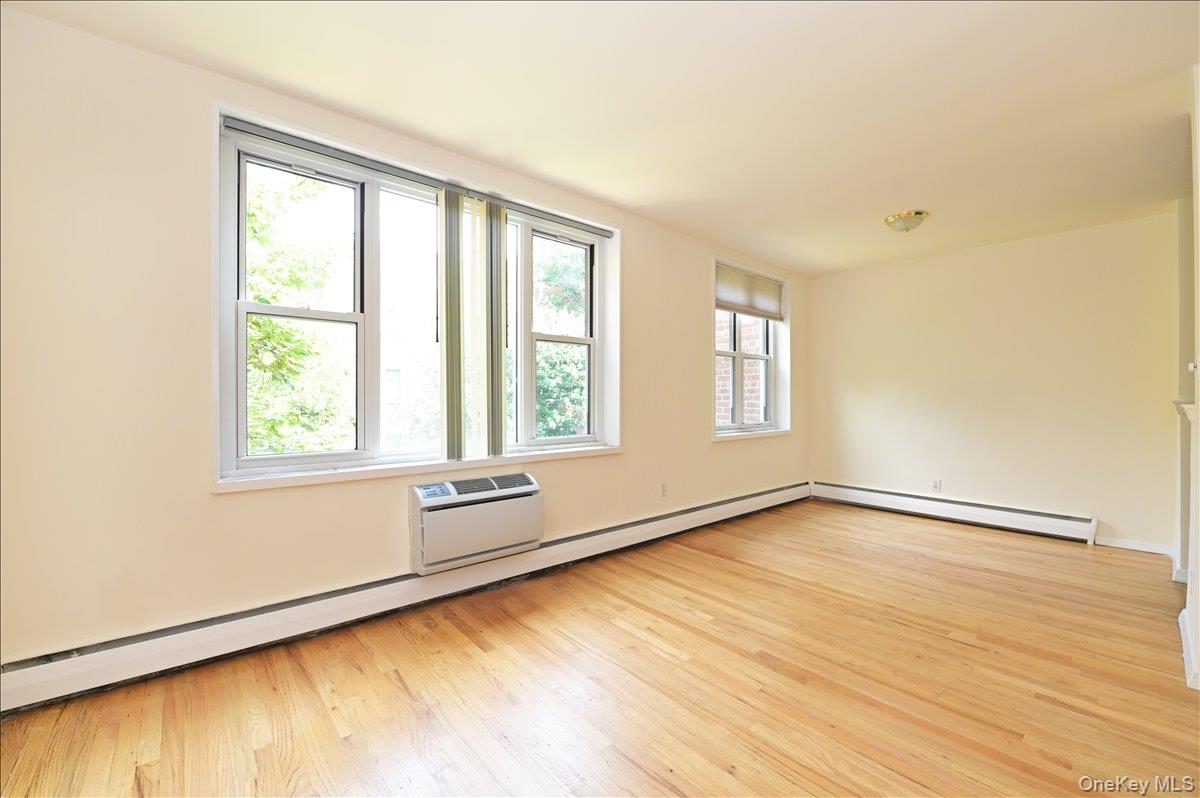 25 CANTERBURY Road # 3-T, Great Neck, NY 11021