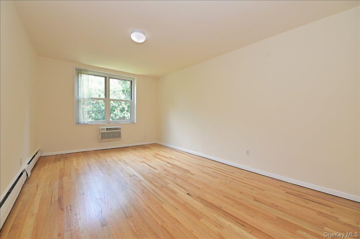 25 CANTERBURY Road # 3-T, Great Neck, NY 11021