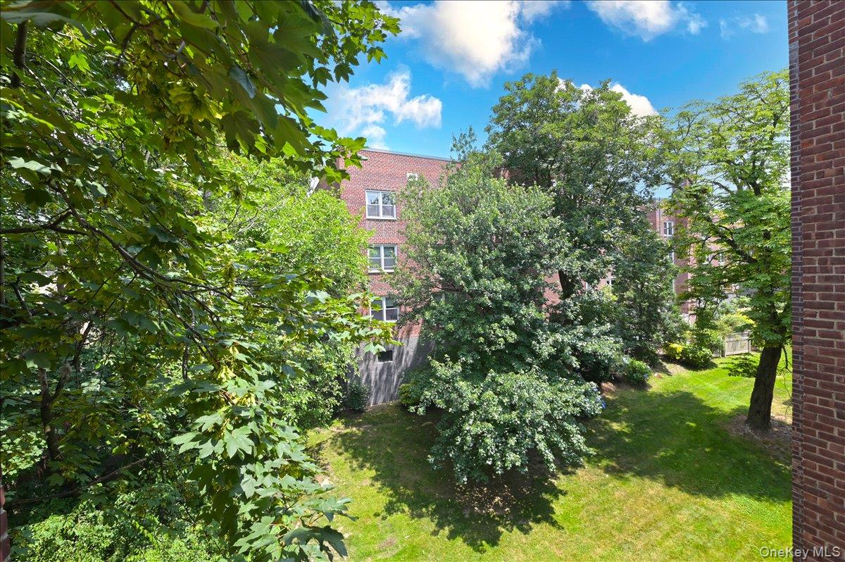 25 CANTERBURY Road # 3-T, Great Neck, NY 11021