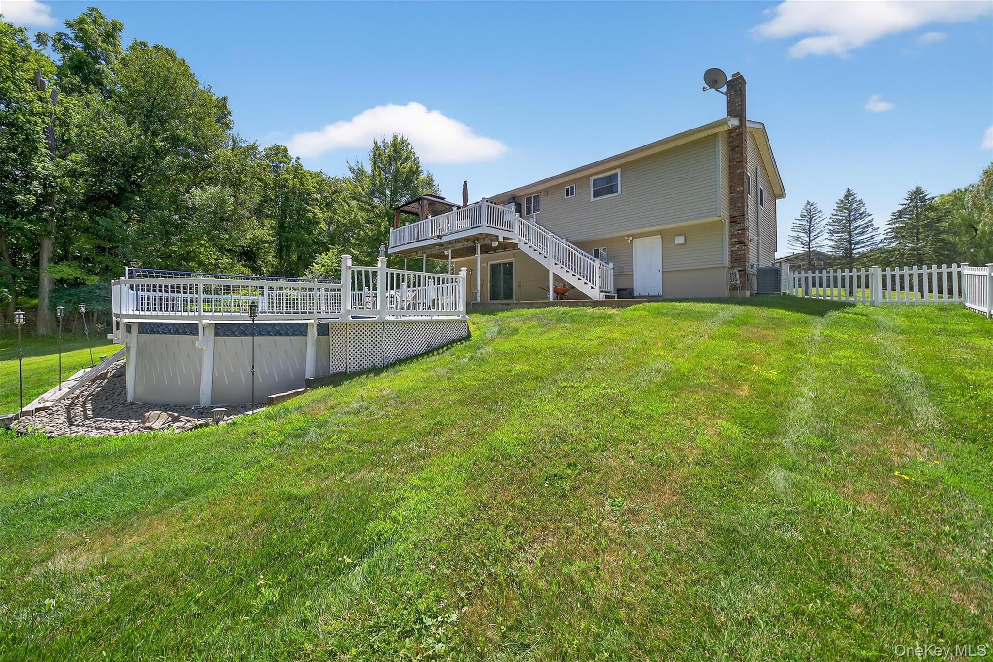 95 Rolling Meadows Road, Middletown, NY 10940