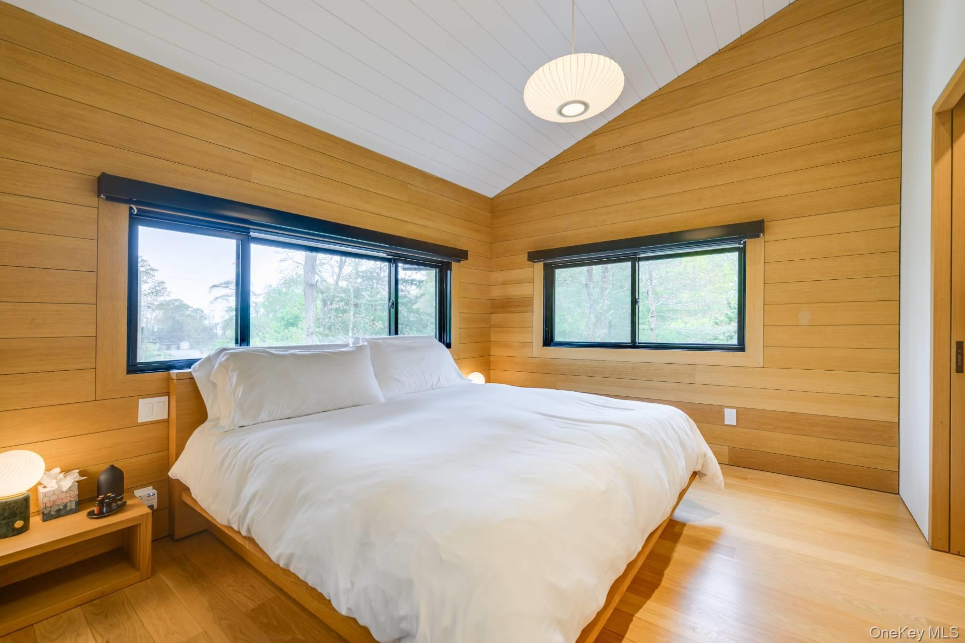 18 Knoll Road, Southampton, NY 11968