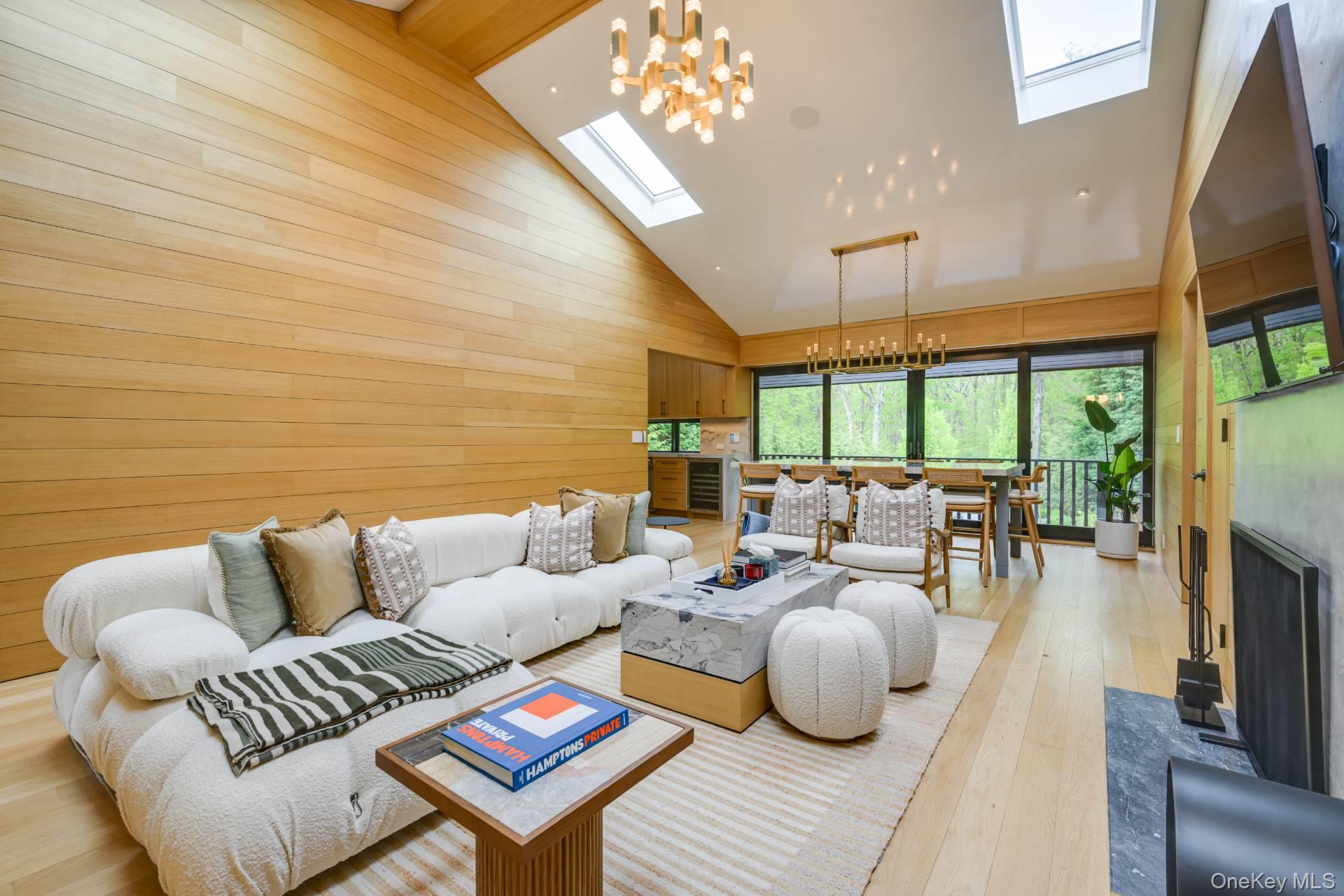 18 Knoll Road, Southampton, NY 11968