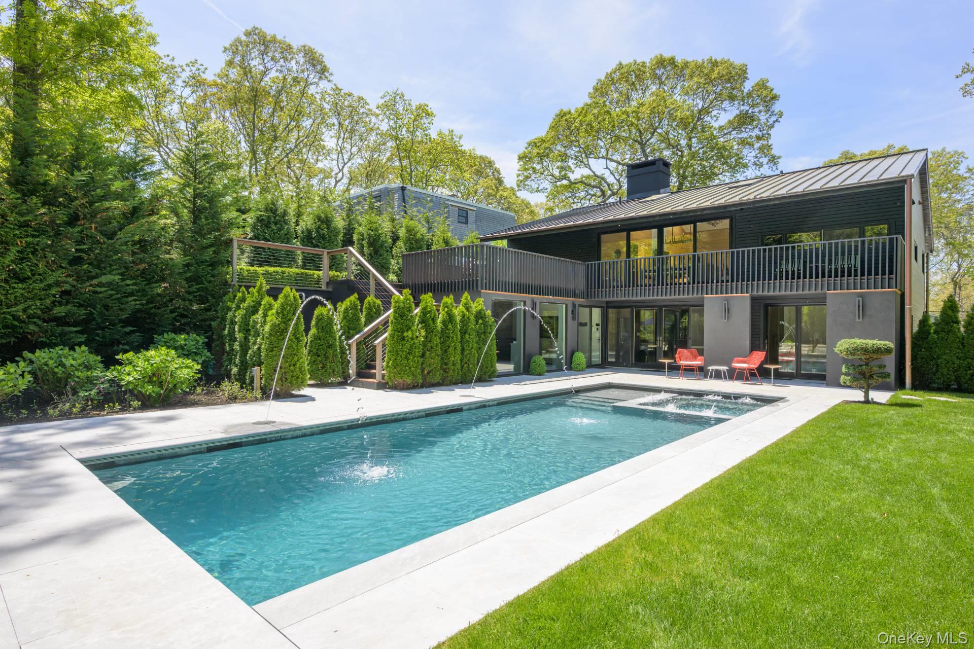 18 Knoll Road, Southampton, NY 11968