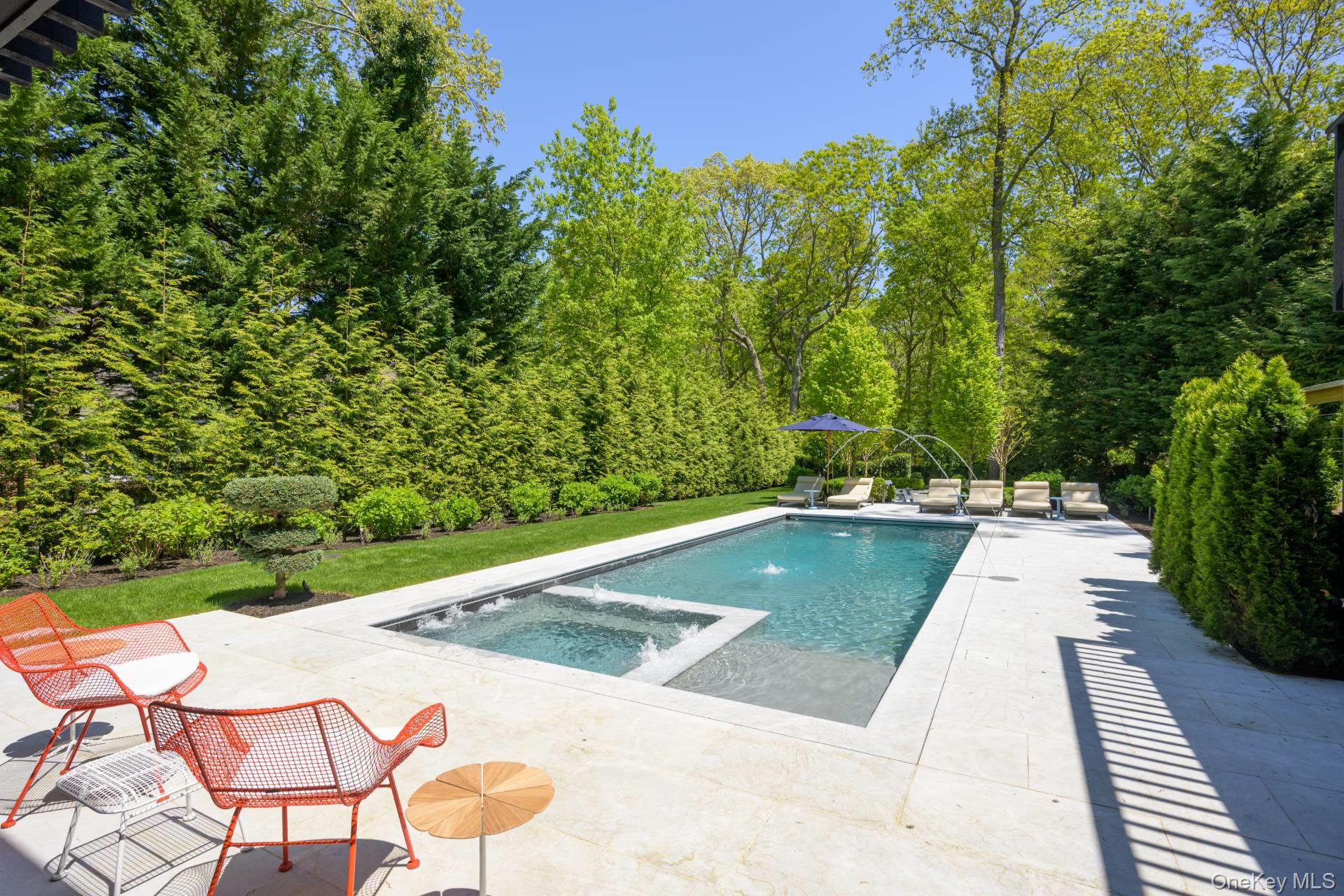 18 Knoll Road, Southampton, NY 11968