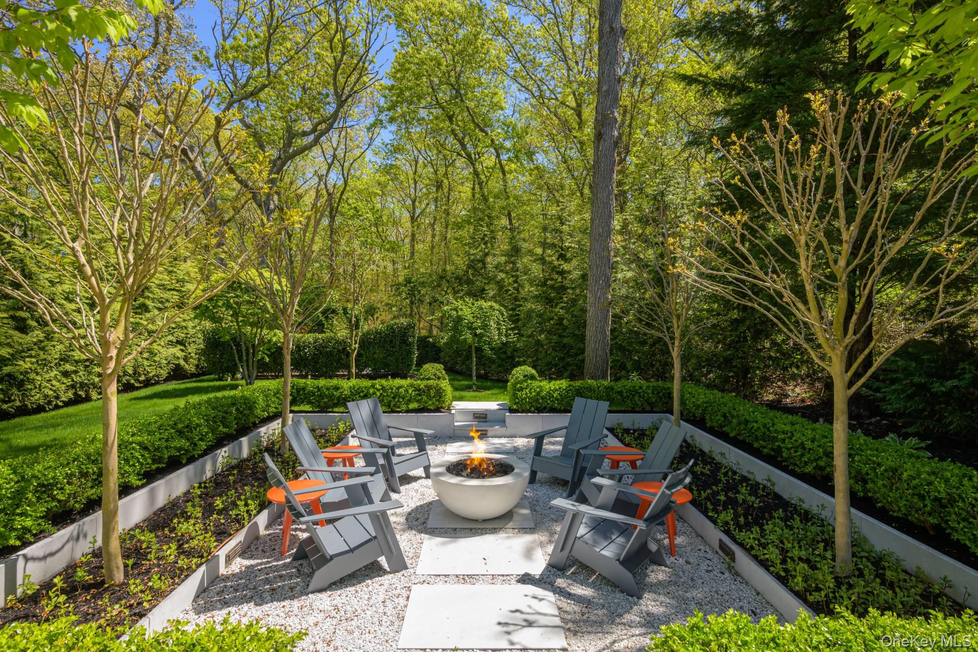 18 Knoll Road, Southampton, NY 11968