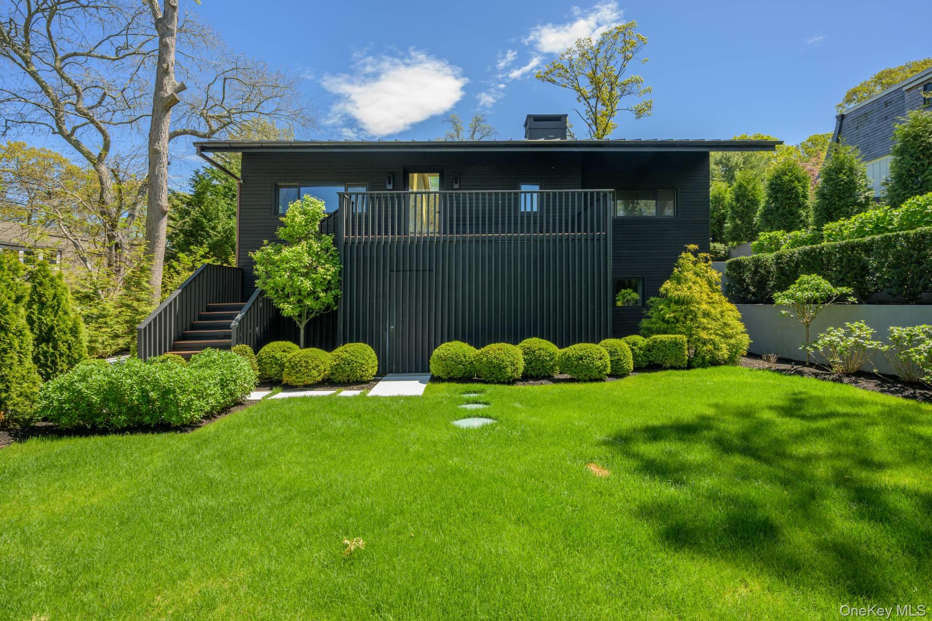 18 Knoll Road, Southampton, NY 11968