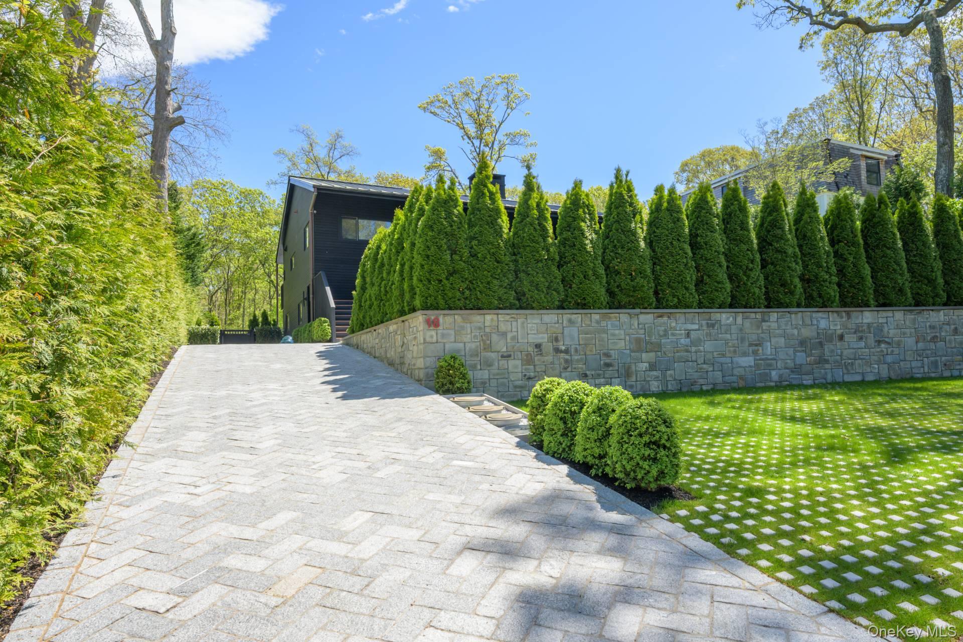 18 Knoll Road, Southampton, NY 11968