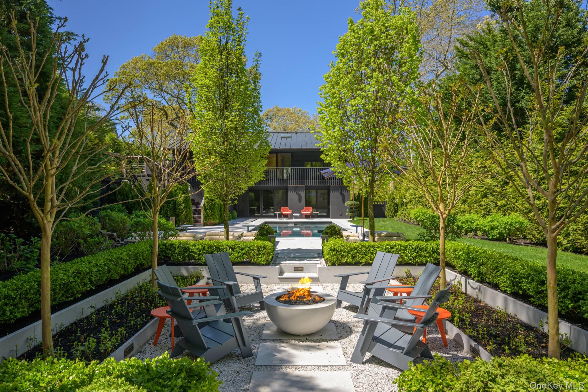 18 Knoll Road, Southampton, NY 11968