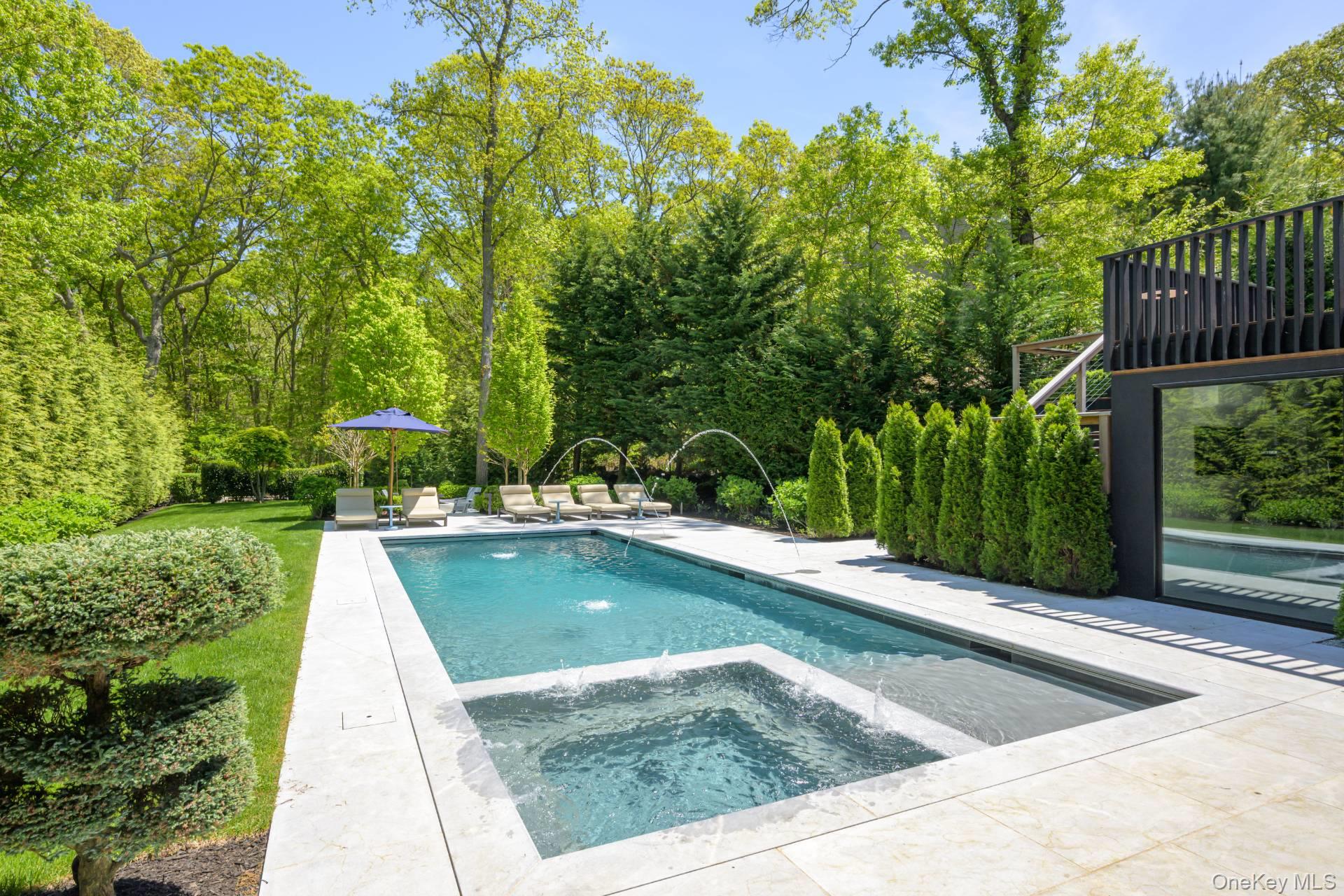 18 Knoll Road, Southampton, NY 11968