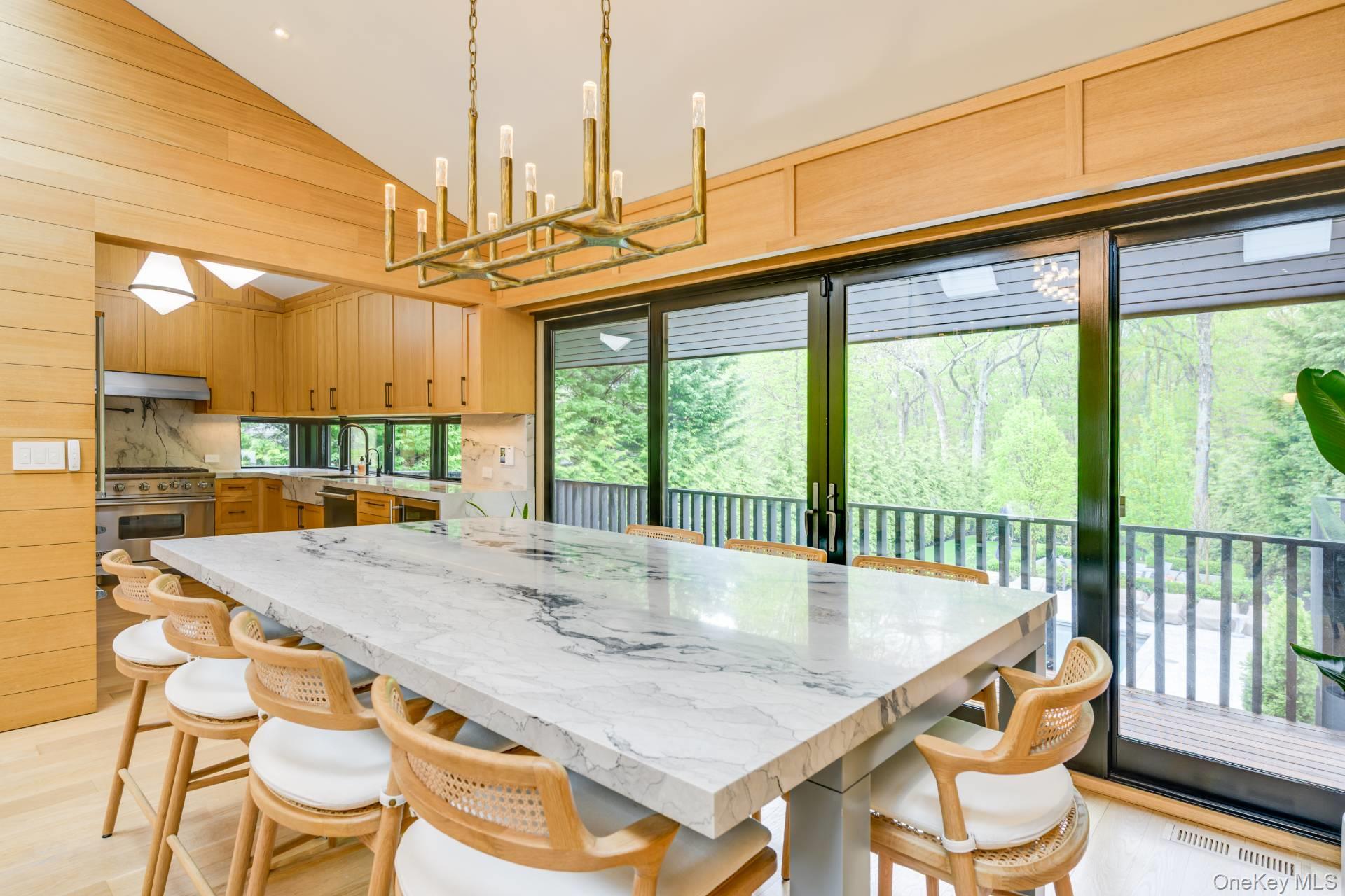 18 Knoll Road, Southampton, NY 11968