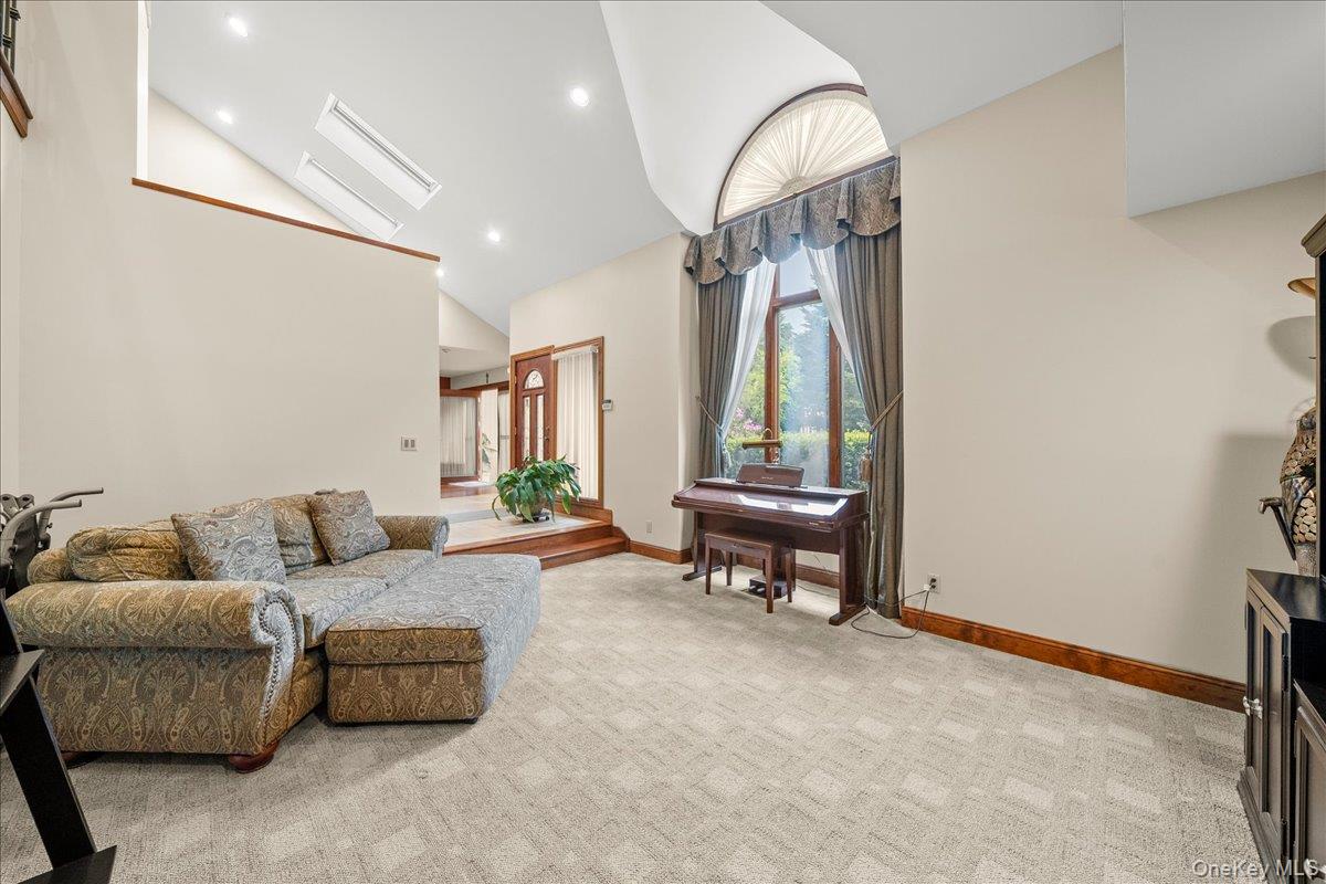 7 Kent Court, Bayport, NY 11705