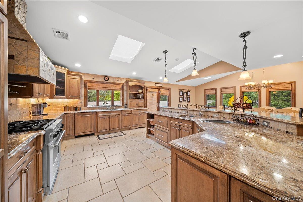 7 Kent Court, Bayport, NY 11705