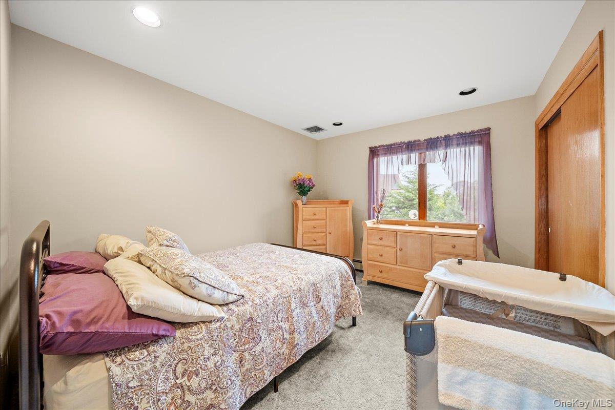 7 Kent Court, Bayport, NY 11705