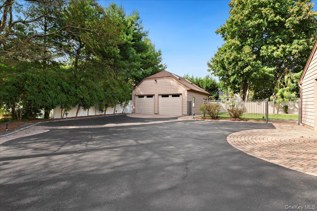 7 Kent Court, Bayport, NY 11705