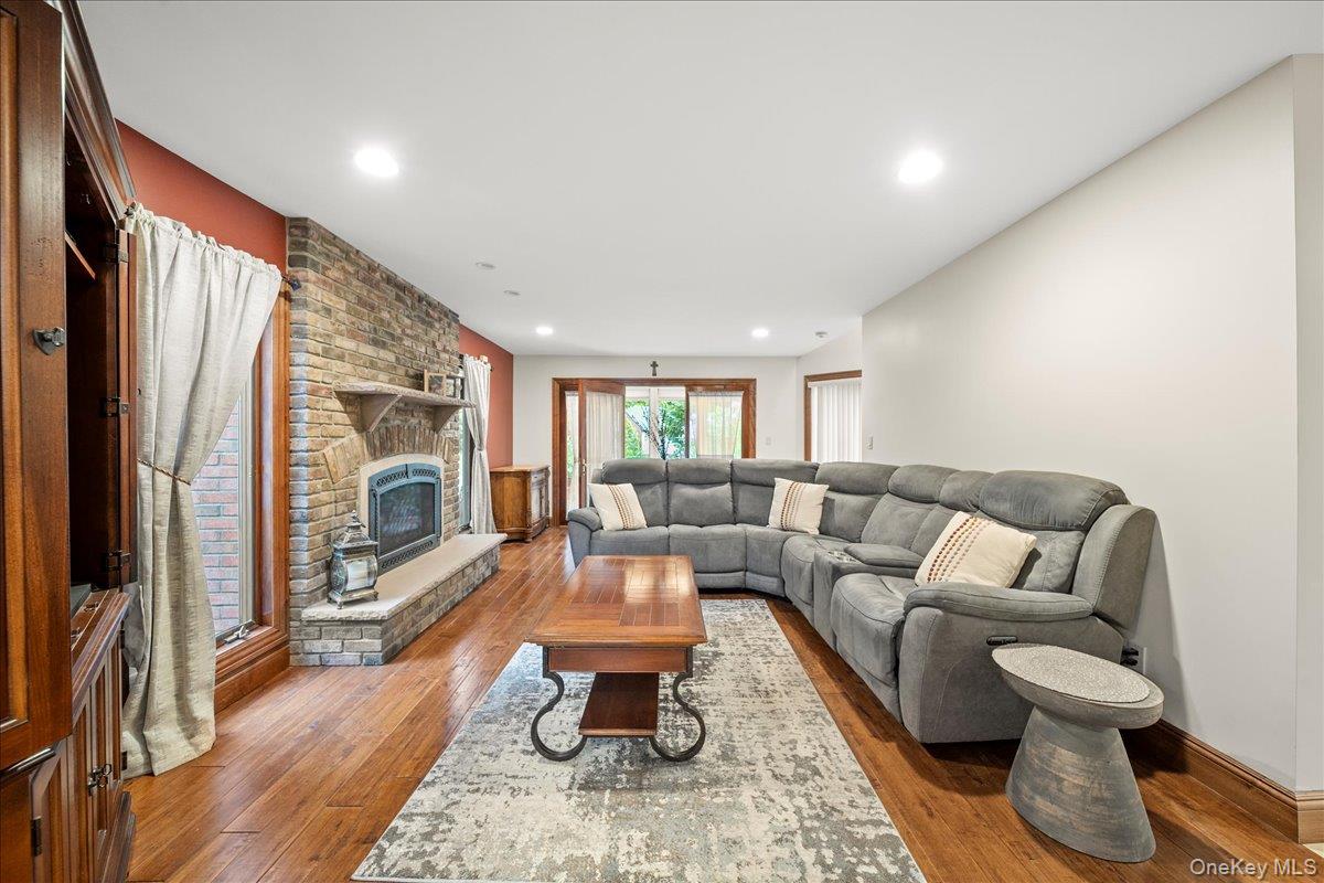 7 Kent Court, Bayport, NY 11705