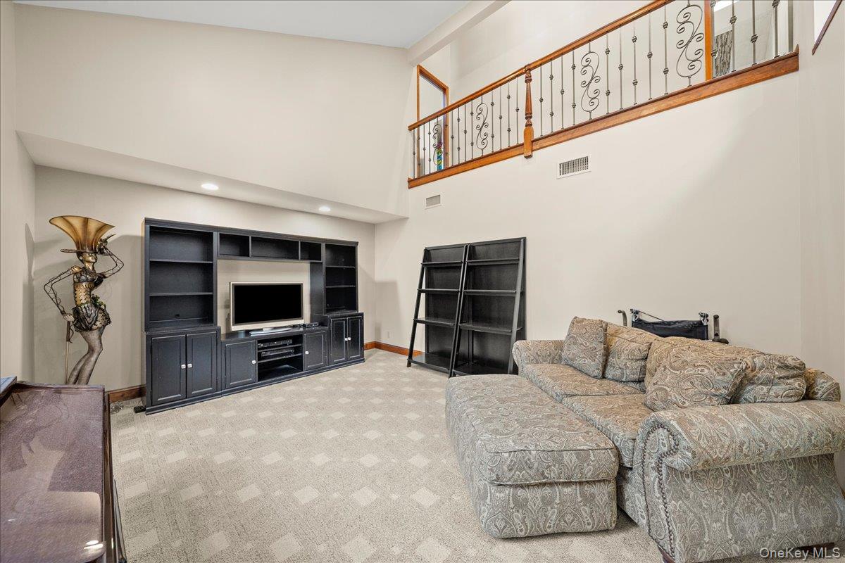 7 Kent Court, Bayport, NY 11705