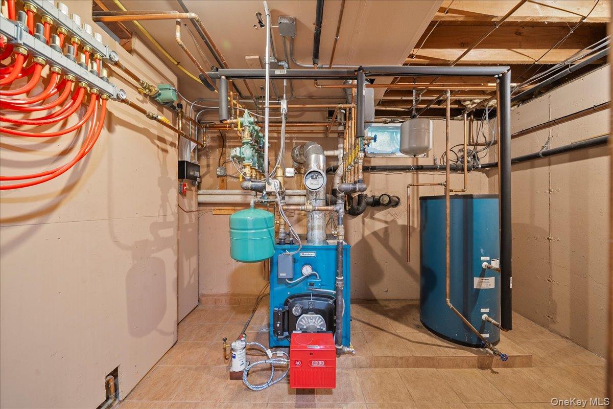 7 Kent Court, Bayport, NY 11705