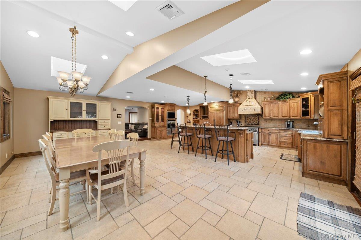 7 Kent Court, Bayport, NY 11705