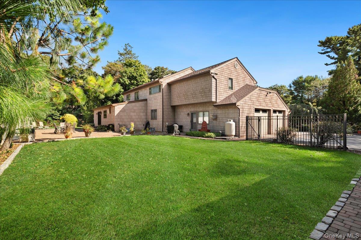 7 Kent Court, Bayport, NY 11705