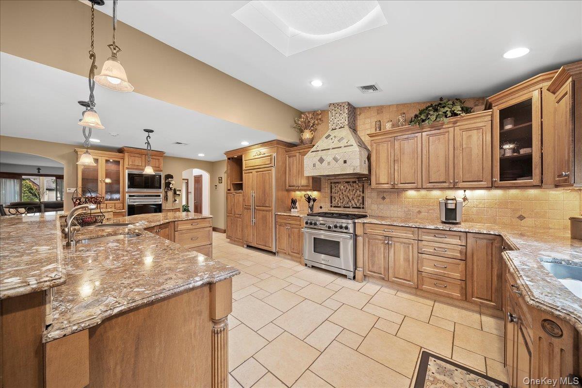 7 Kent Court, Bayport, NY 11705