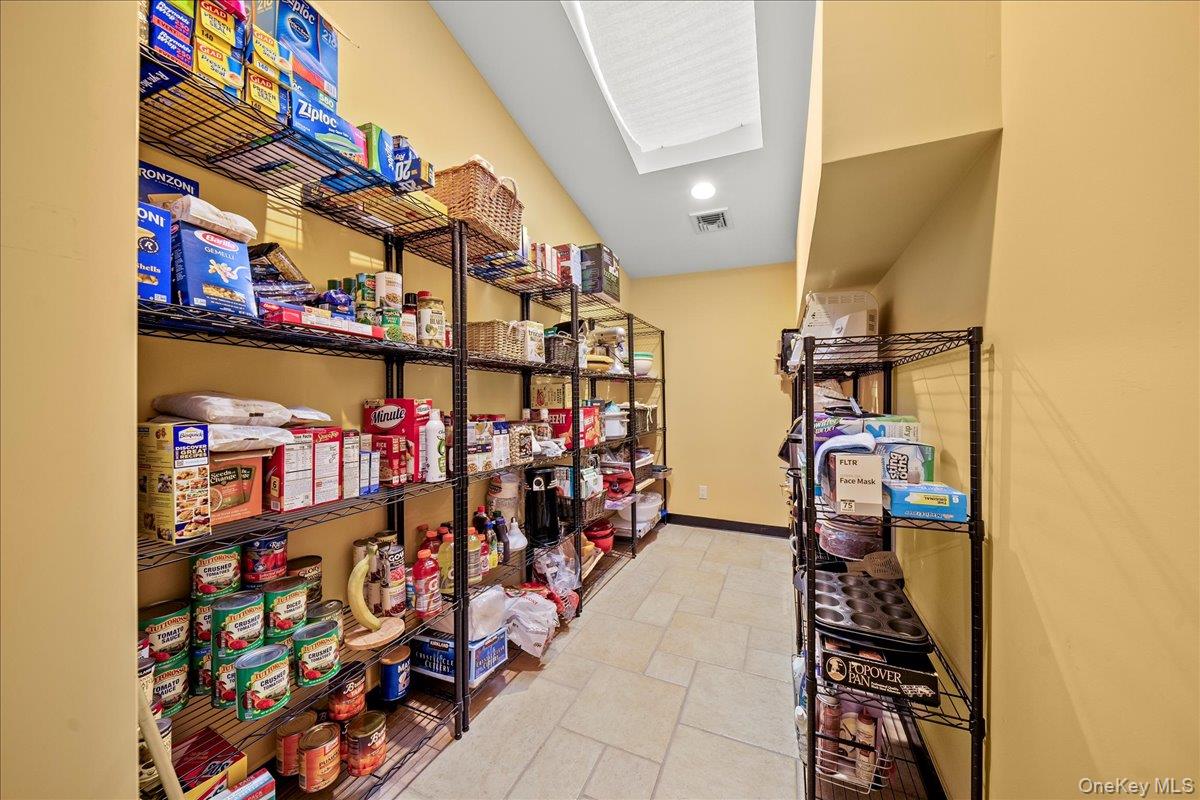 7 Kent Court, Bayport, NY 11705