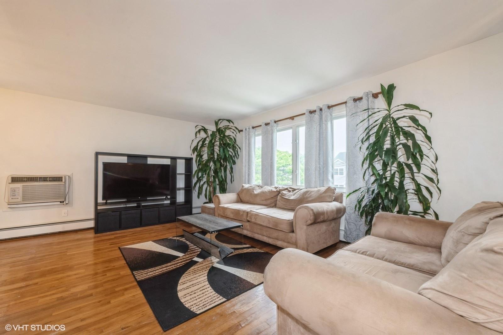 2104 Fir Street, Wantagh, NY 11793