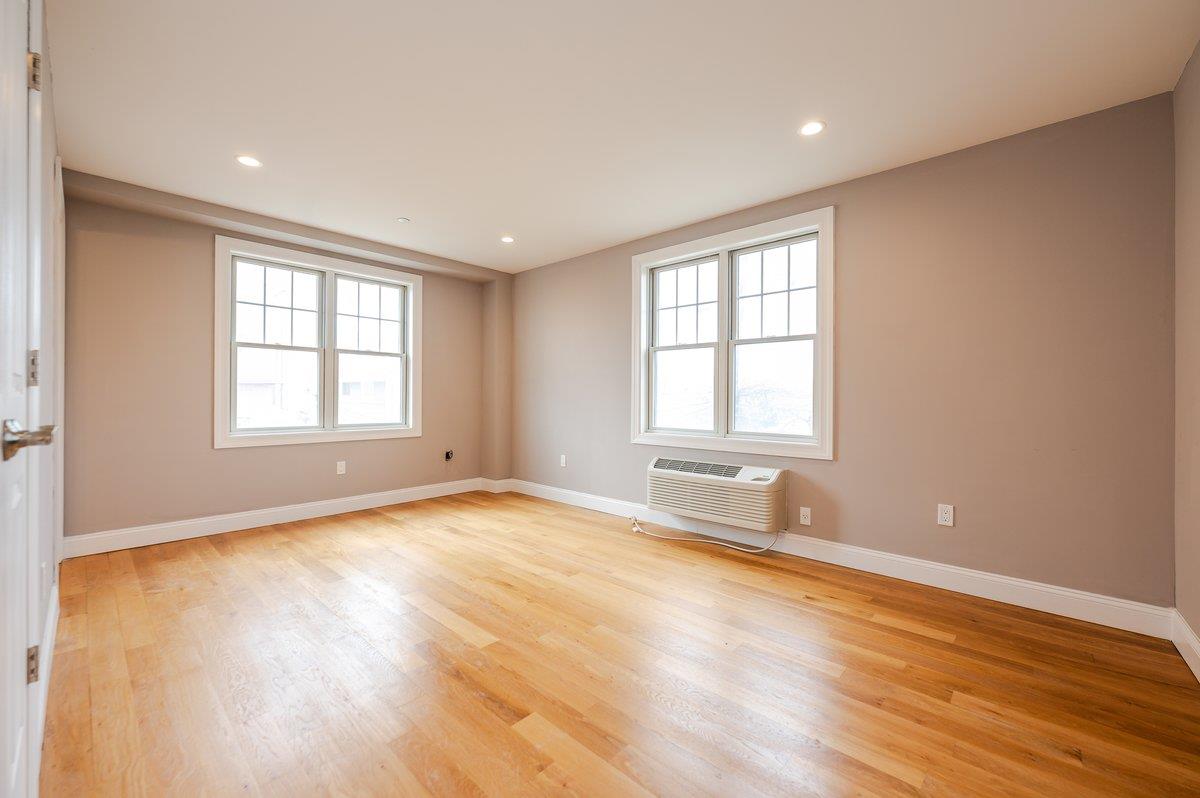 661 W Broadway # 203, Long Beach, NY 11561