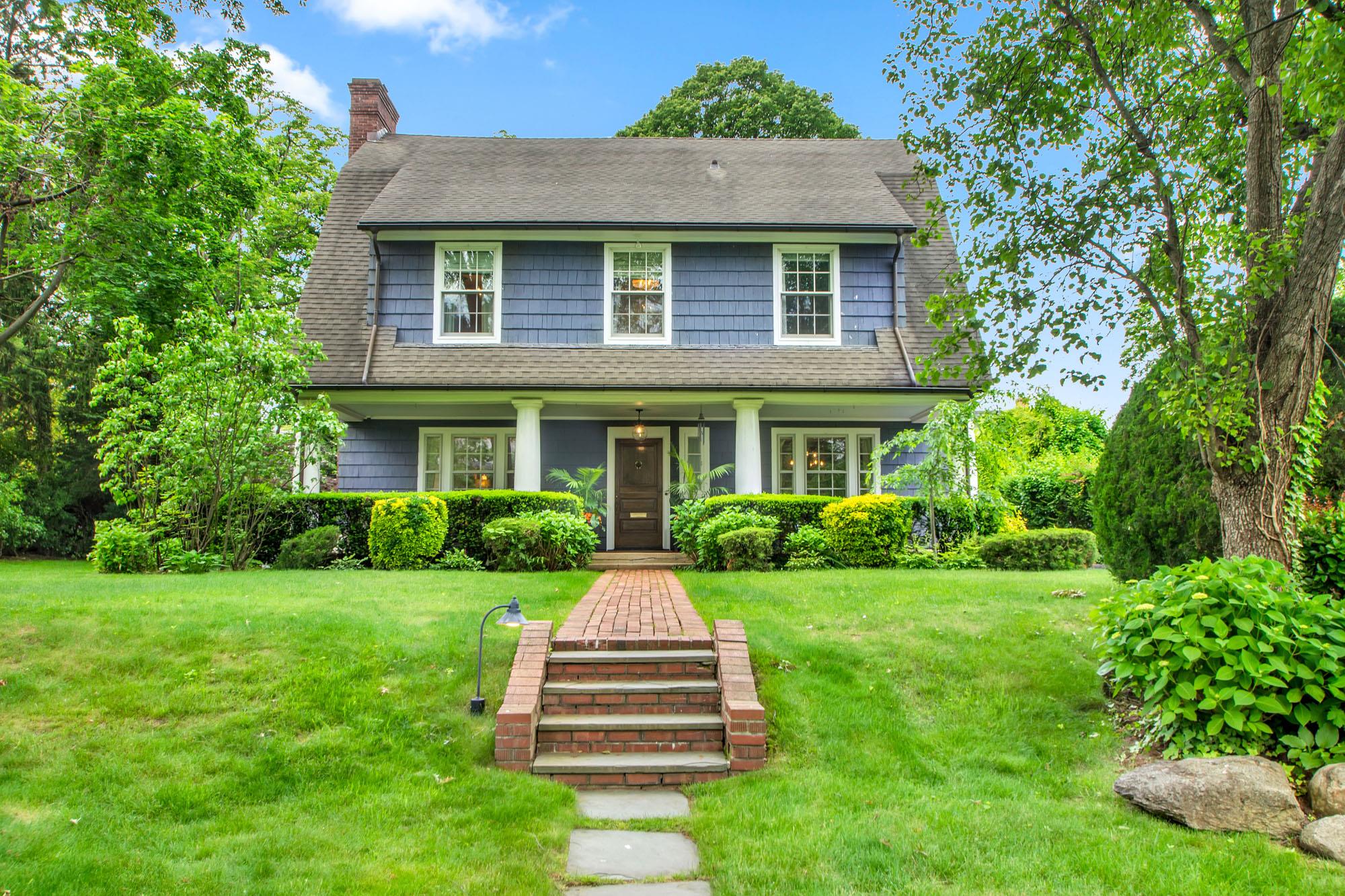 7 Middle Drive, Manhasset, NY 11030