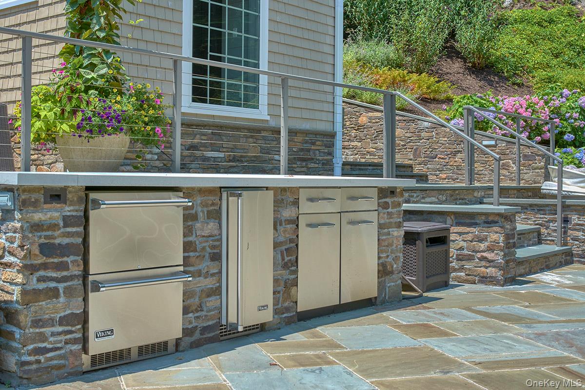 93 Haights Cross Road, Chappaqua, NY 10514