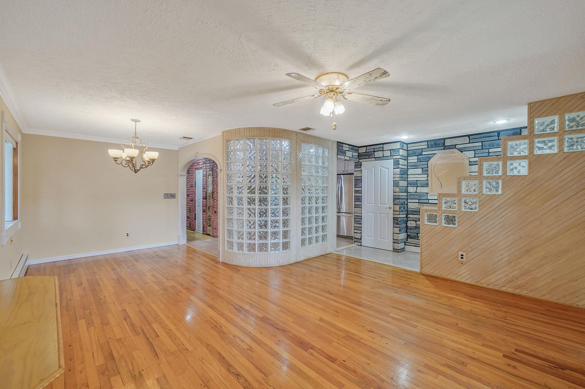 8 Adolphi Place, Ronkonkoma, NY 11779