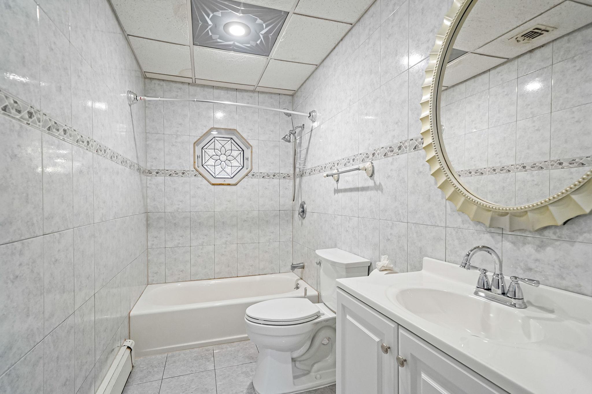 8 Adolphi Place, Ronkonkoma, NY 11779