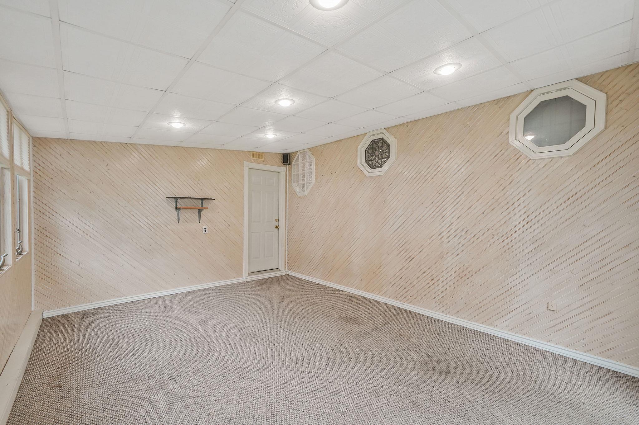 8 Adolphi Place, Ronkonkoma, NY 11779