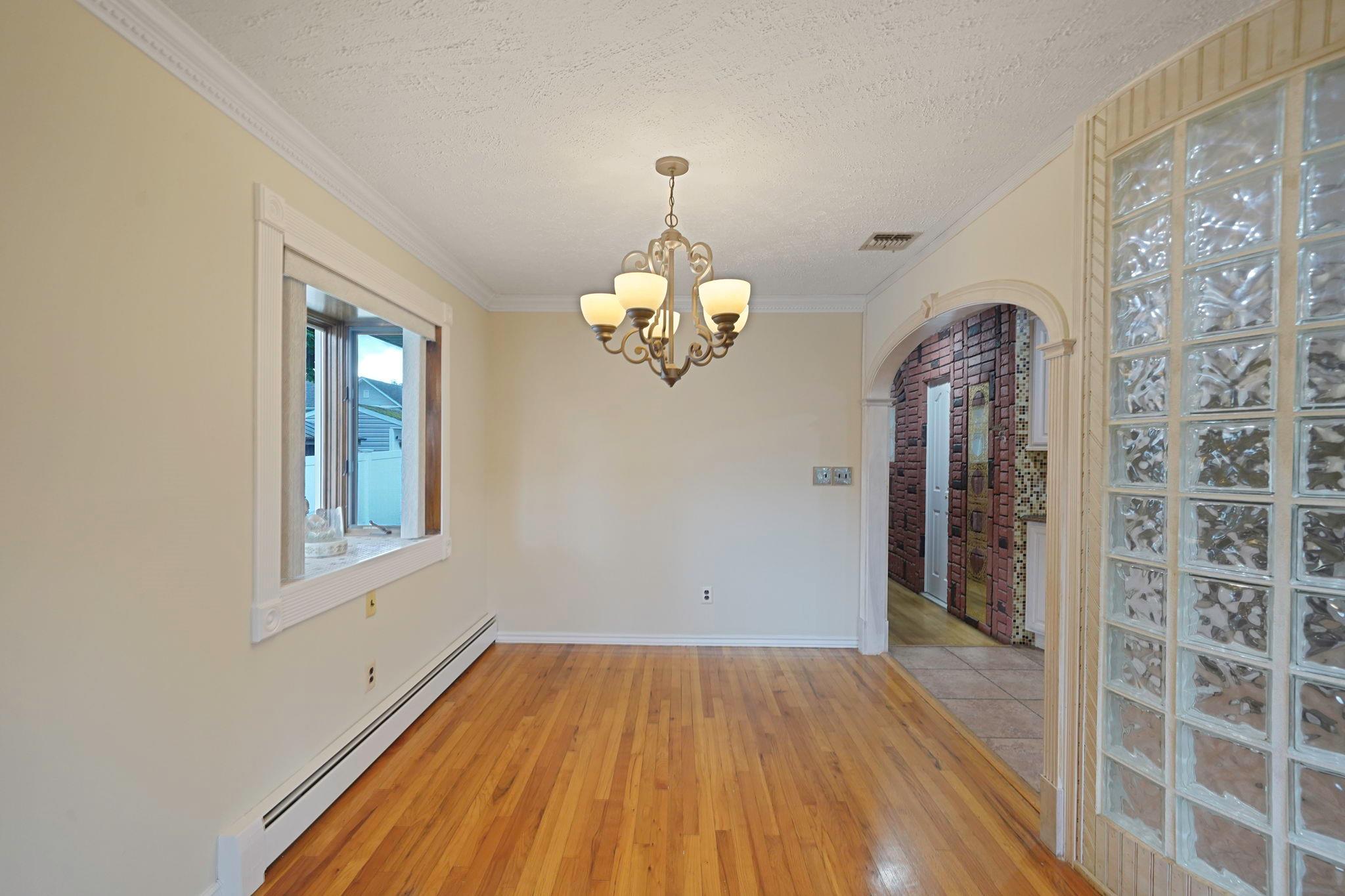 8 Adolphi Place, Ronkonkoma, NY 11779