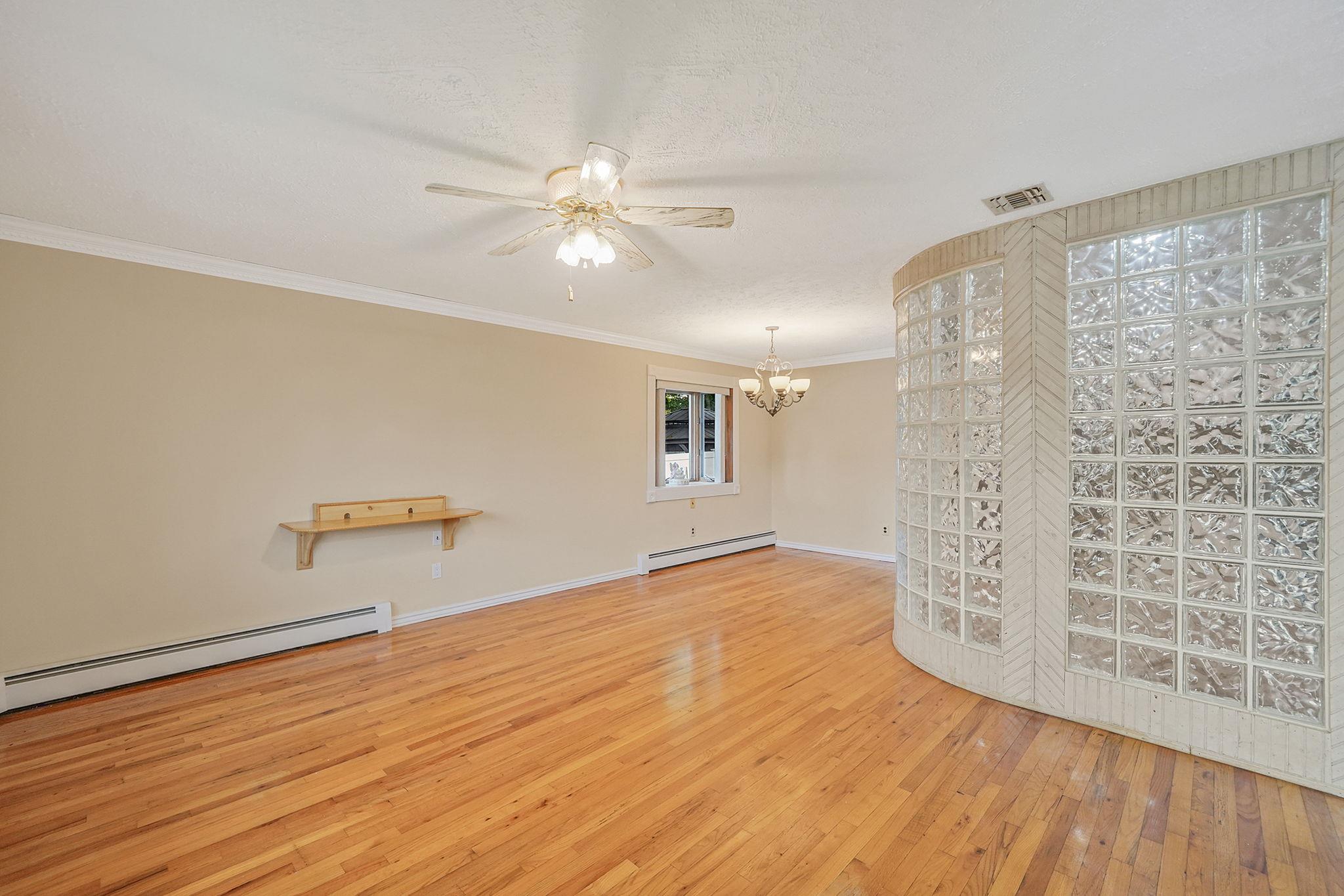 8 Adolphi Place, Ronkonkoma, NY 11779